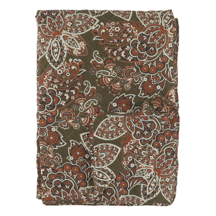 Quilt w. paisley pattern