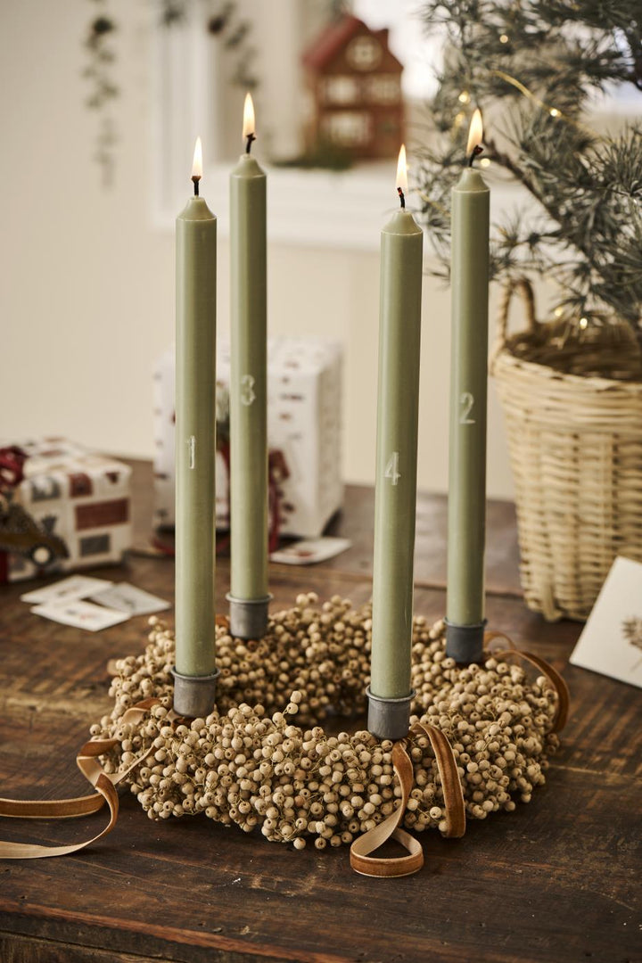 Candle holder spear for standard candles